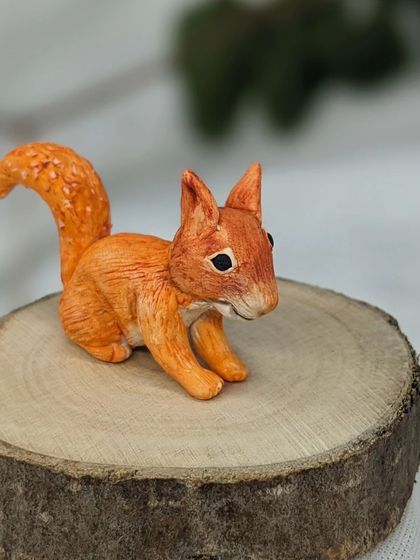 Isn't he squeaky cute? This little squirrel is the perfect accessory for a terrarium or to sit on your desk as a cheerful buddy.