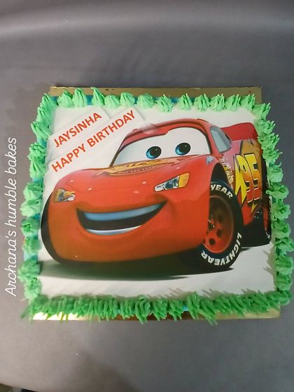 A classic photo cake featuring Lightning McQueen from the movie Cars.