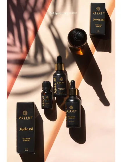 I enjoy playing with hard light and shadows to create graphic, eye-catching images. This flat lay for Desert Essentials Jojoba Oil uses a palm leaf shadow to add a modern, tropical feel. It’s a great technique for social media content that needs to stop the scroll.
