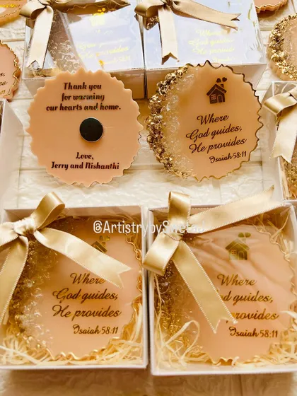 A look at the front and back of the custom housewarming magnet, showing the thoughtful personalization.