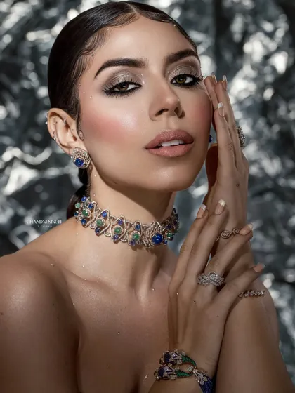 This look is all about high-impact glamour. I created this for one of my masterclasses to teach sweatproof and waterproof makeup techniques that are perfect for a sangeet or cocktail night. It’s bold, it’s dramatic, and it’s designed to last through a night of dancing.
