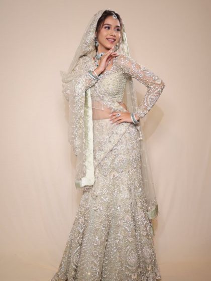 Make every bride feel like a dream. This image promotes my masterclass, showcasing a soft bridal glam look that students can learn to create.