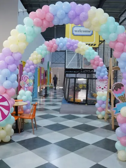 A pathway of pastel balloons and giant lollipops leads guests into a candy wonderland. We believe in creating a magical journey from the entrance to the party zone.