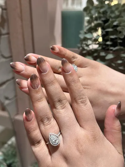 The metallic sheen on this brown ombré gives it a rich, luxurious feel.