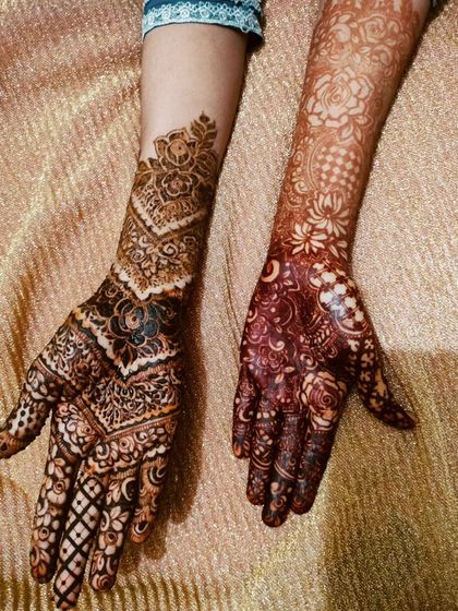 This photo shows the contrast between a fresh henna application and a mature, dark stain. The results speak for themselves.