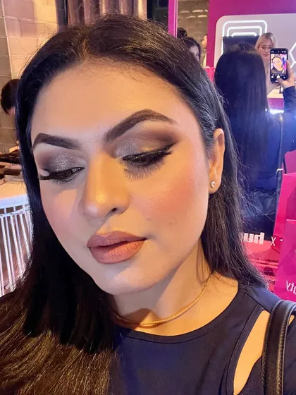 A little focus on my glam for the Nykaa x Huda Beauty launch event.