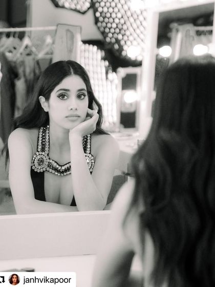 A behind-the-scenes moment with Janhvi Kapoor for Filmfare. We created a dramatic eye look and big, beautiful waves for her red carpet appearance. It’s always a pleasure working with her.