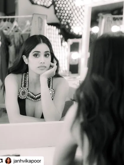 A behind-the-scenes moment with Janhvi Kapoor for Filmfare. We created a dramatic eye look and big, beautiful waves for her red carpet appearance. It’s always a pleasure working with her.