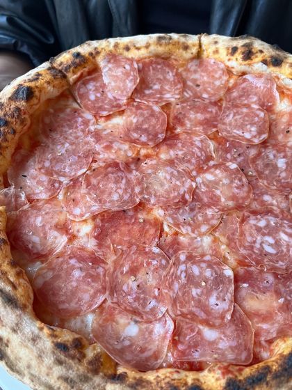 A little gourmet, a lot delicious. This truffle salami pizza is for those who like a touch of indulgence.