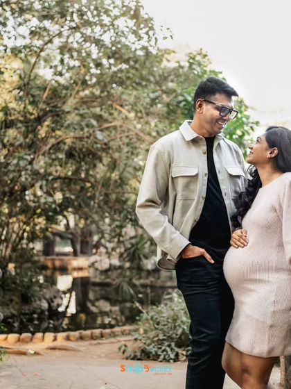 The wooden bridge and surrounding greenery created a lovely rustic setting for this shot. It’s a sweet, casual portrait of the couple enjoying their time together outdoors.