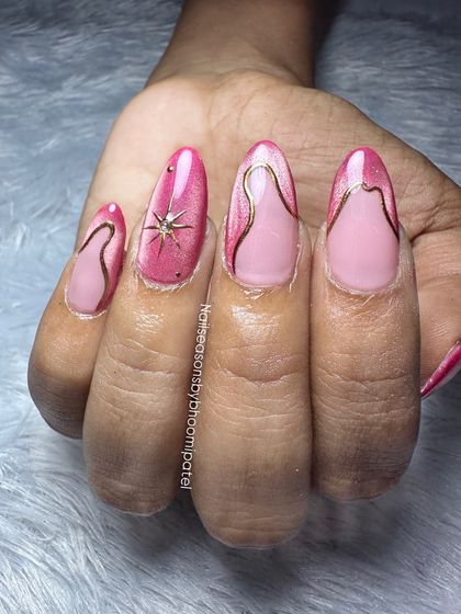 An elegant pink cat-eye design with wavy gold accents and a delicate starburst detail.