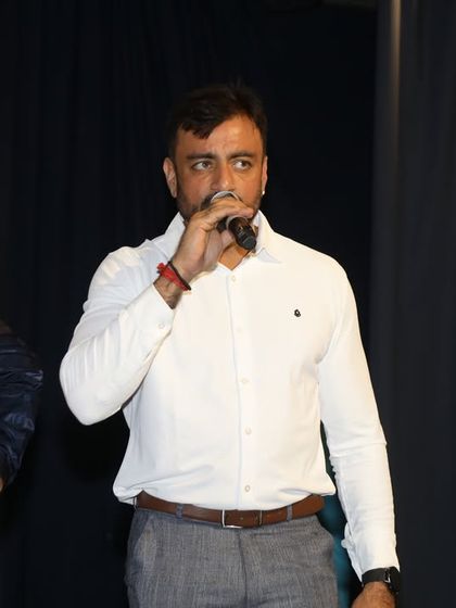 The founder of World Music Conservatory addressing the audience at Kalaa Sangama 2023.