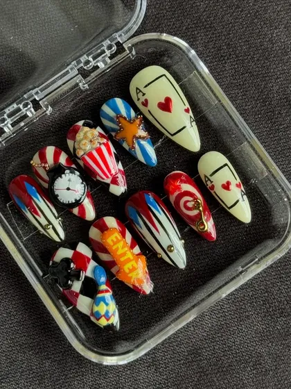 Another angle because this set deserves all the attention. The details, from the harlequin pattern to the ace of hearts, are all meticulously hand-painted and assembled by me.