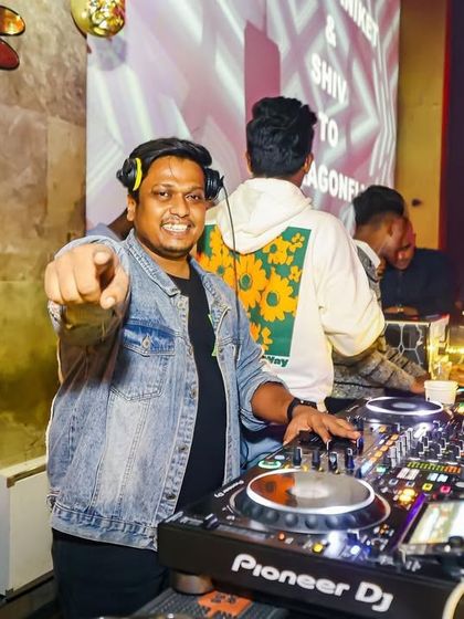 Behind the Decks photo 19