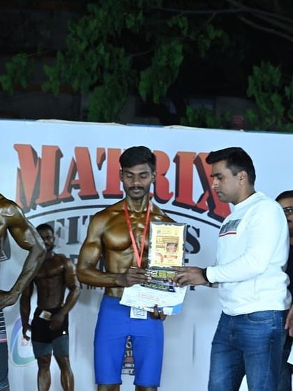 We are committed to supporting the broader fitness community. Here I am sponsoring and presenting an award at the state-level men's physique and bodybuilding competition.