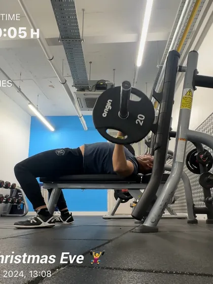 No days off, even on Christmas Eve. Hitting a full upper body and core workout with a heavy bench press set. Consistency is the key to long-term results.