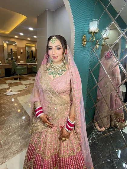 The entire look is cohesive and absolutely stunning.