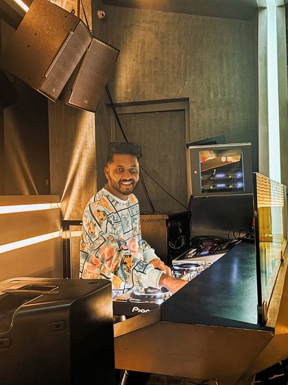 DJ Javed - DJ for Clubs, Festivals & Public Events Behind the Decks photo 3