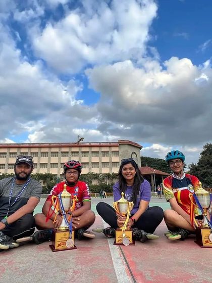 Team ERSC after a successful run at the CISCE regional speed skating competition, celebrating our skaters who qualified for the nationals. We win and lose as a team.