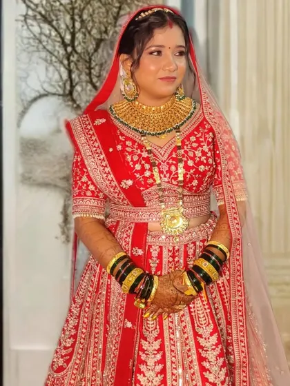After her Maharashtrian Vidhi look, we dolled Urmila up for her reception in this beautiful red lehenga.