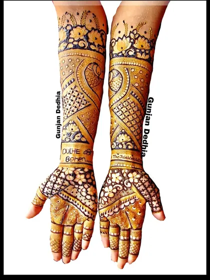 A beautiful design for the groom's sister. It features elegant peacock motifs and personalized text, making her feel just as special.