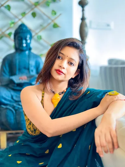 Another portrait, feeling the 'Heeramandi' vibes in this elegant and sensual saree look.