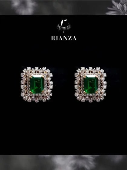 Here are the changeable earrings with a classic green emerald. This versatility is a core part of my trousseau planning service, maximizing the wearability of your investment.