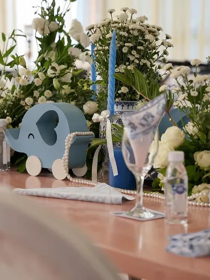 The elegant tablescape with the blue elephant prop.
