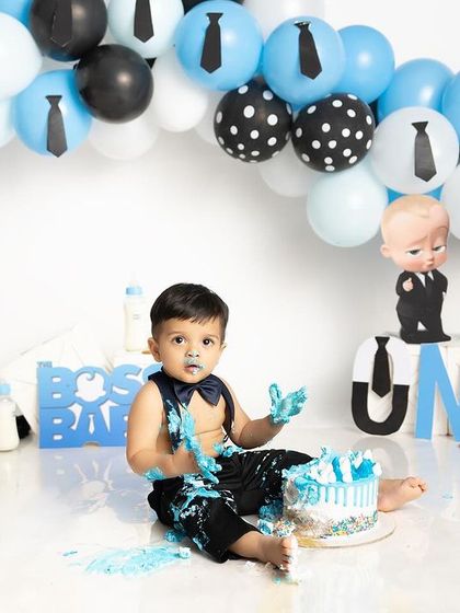 This little boss is in charge of his first birthday celebration. The Boss Baby themed cake smash is a hilarious and stylish way to capture your one-year-old's big personality.