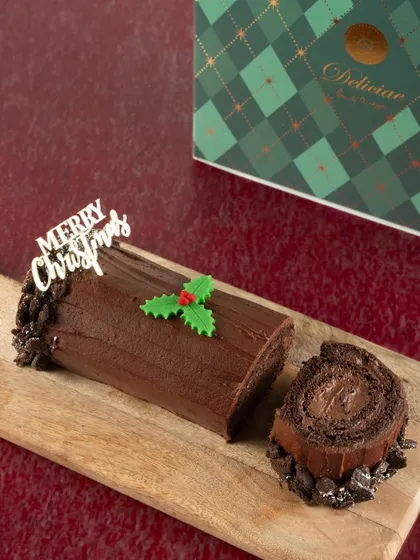 Our Christmas Chocolate Yule Log is a festive classic. Made with a rich chocolate filling and fresh strawberries, it's a must-have for your holiday table.