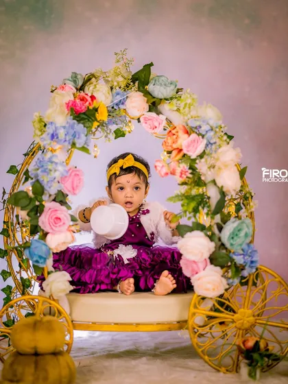 A fairy tale moment awaits with our enchanted floral carriage. This ornate, pumpkin-shaped carriage, adorned with a cascade of colorful flowers, is a perfect prop for a princess-themed or milestone photoshoot.