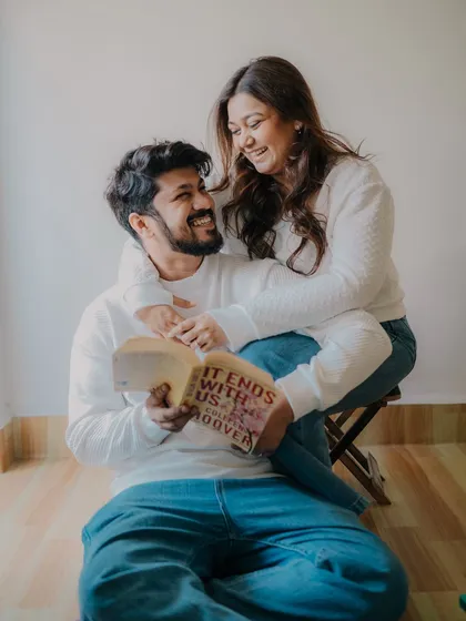 A perfect example of a relaxed, candid pre-wedding session. Just a couple sharing a book and a laugh at home. My goal is to make you feel comfortable enough to be yourselves, so I can capture the small, real moments that define your relationship.
