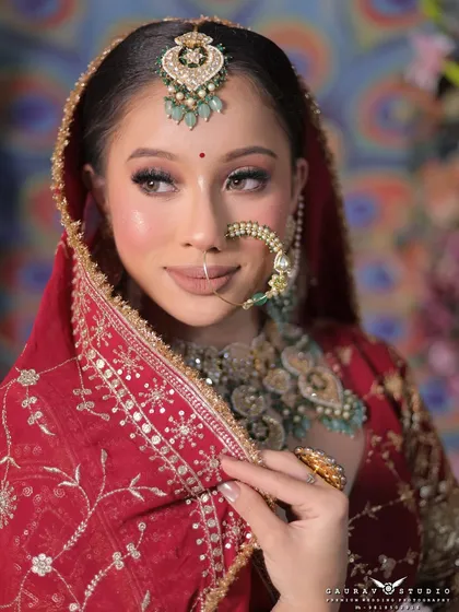 A perfect bridal portrait is all about the details. This close-up shot highlights the flawless makeup, the intricate design of the nath, and the elegant maang tikka, showing our keen eye for capturing every element of the bridal look.