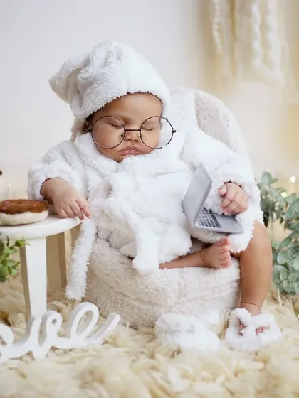 Sometimes we just have to have a little fun! This cozy bathrobe and glasses setup is one of my favorites for showing a baby's sleepy, relaxed personality. It’s a playful and unique memory from our studio session.