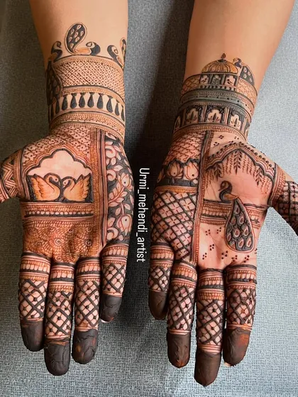 Another shot of the same siders mehendi, showing the beautiful details and the rich henna stain.