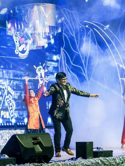 A choreographed dance performance by the groom and his family. We work with the best choreographers and artists to help you put on an incredible show for your guests.