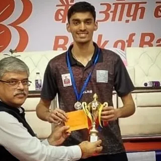 Deepit Patil receiving his trophy and prize for securing the silver medal in the Men’s category at the Maharashtra State Championship in Pune.
