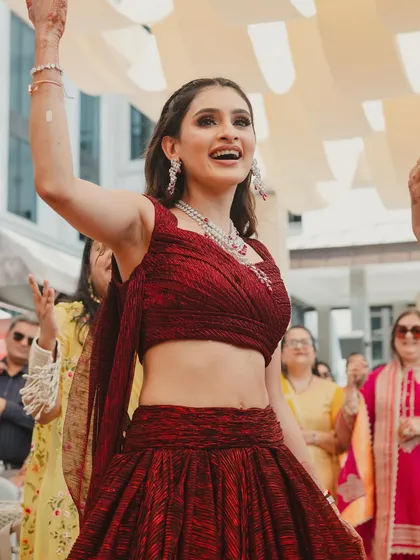 The bride did not just walk into her Haldi, she danced her way through it. Every step and every smile was pure sunshine, setting a joyful tone for the day.