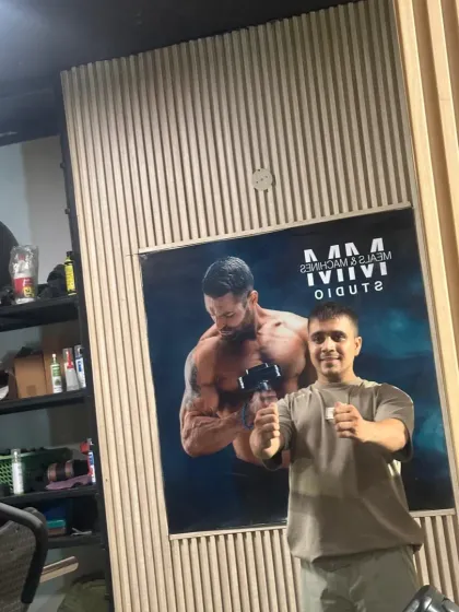 Thumbs up, always positive and motivating.