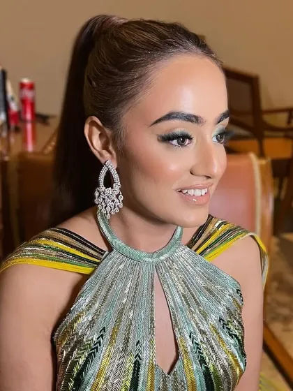 A close-up showing the flawless, clean finish of the ponytail, ensuring all attention is on the bride's glowing makeup and the outfit's details.