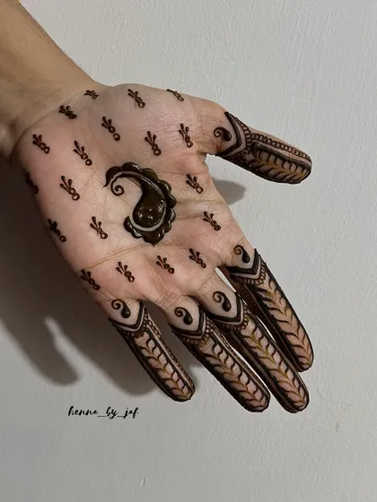 The same minimalist paisley design, shown with the fresh, dark henna paste.