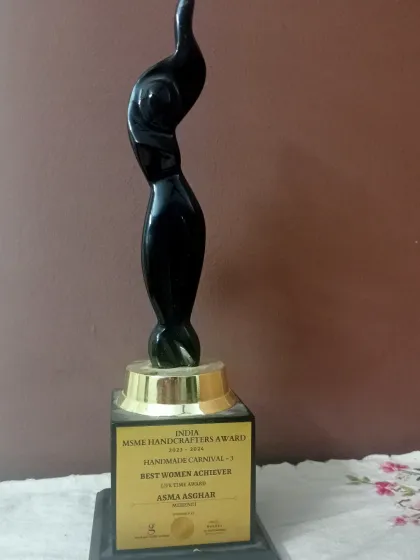 This was a dream come true. I'm so proud to have been recognized with the MSME Handicrafties Award as a Best Women Achiever for my passion and dedication to the art of mehendi.