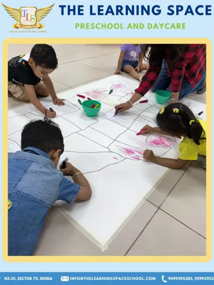 Hello from the USA. Our American-themed day included this large-scale map coloring activity, where children worked together to fill in the states, promoting teamwork and geographical awareness.