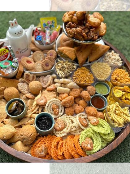 A closer look at the delightful variety on our Chai Board. From classic Parle-G and Little Hearts biscuits to savory chakli and banana chips, it's a platter that brings back fond memories.