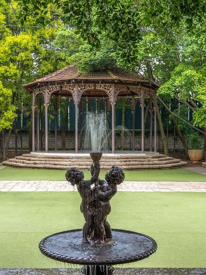 The fountain in front of the Colonial Bandstand, adding a touch of European elegance to the traditional Indian architecture.