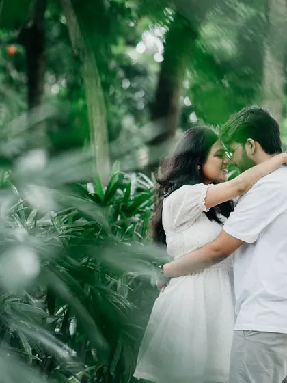 A duplicate of image 56, framed by palm leaves, this image captures an intimate embrace. Using natural elements for framing adds depth to your pre-wedding photos.