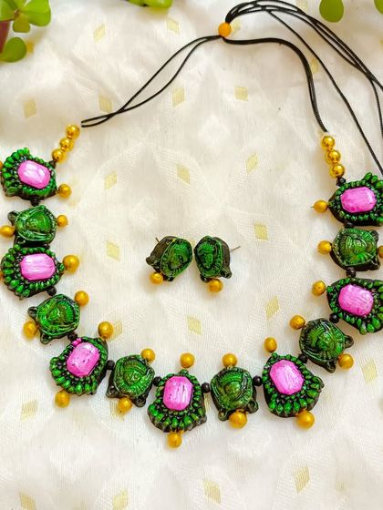 A duplicate image of the Durga motif choker with pink stones.
