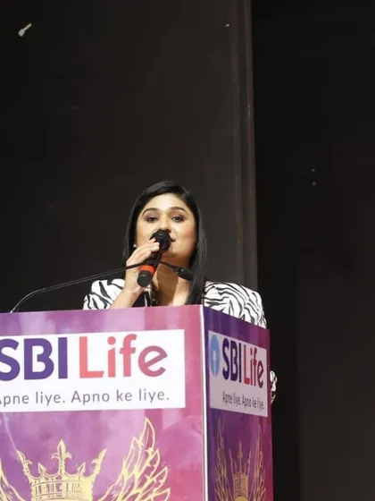 At the podium for SBI Life, addressing a massive audience of 'Life Mitra' members from across Mumbai.