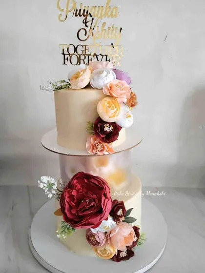 My signature floating tier cakes bring a touch of magic to any celebration. This floral engagement cake creates a beautiful illusion that gets everyone talking, making your special moment even more memorable.