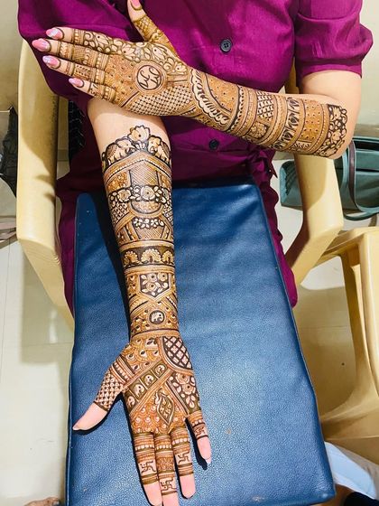 Intricate Bridal Mehendi photo 39